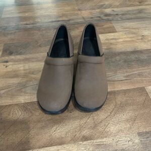 Lands End Brown Slip-On Women’s Shoes Clogs Sz 8